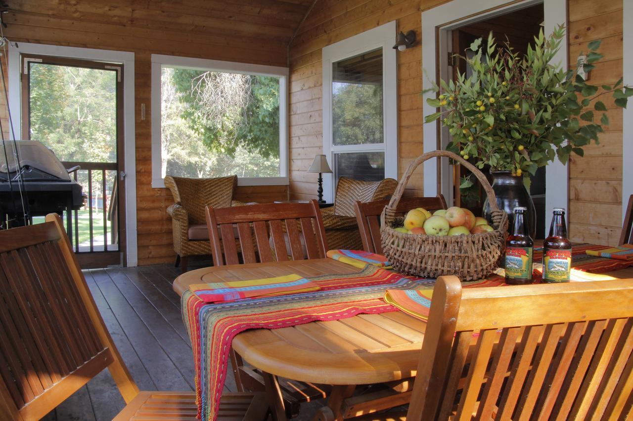 Coho Cottages Willow Creek Exterior photo