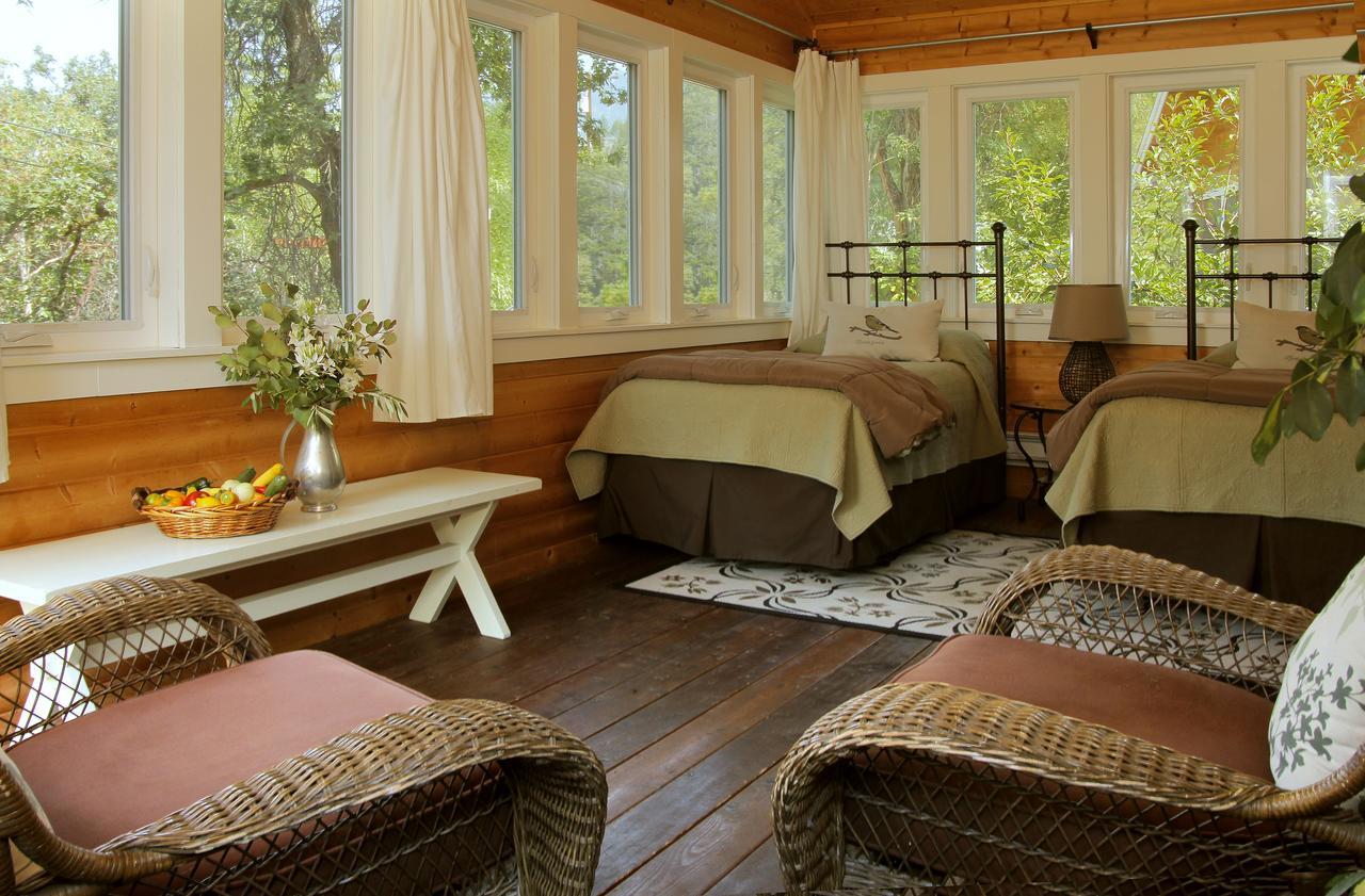 Coho Cottages Willow Creek Exterior photo